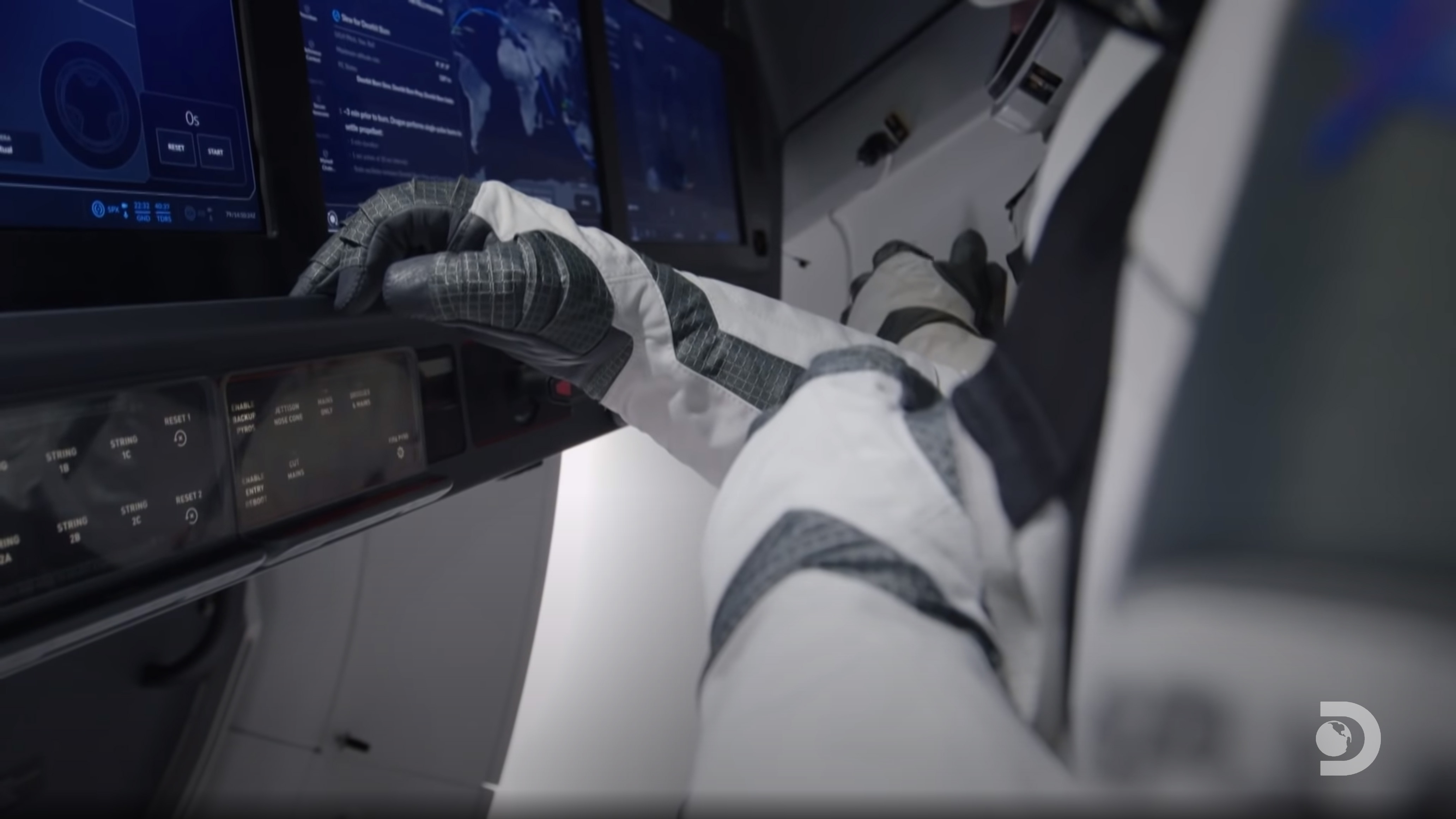 SpaceX - Crew Dragon Displays UI/UX