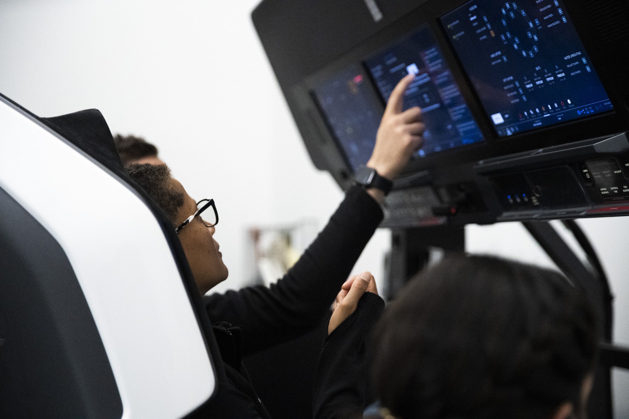 SpaceX - Crew Dragon Displays UI/UX