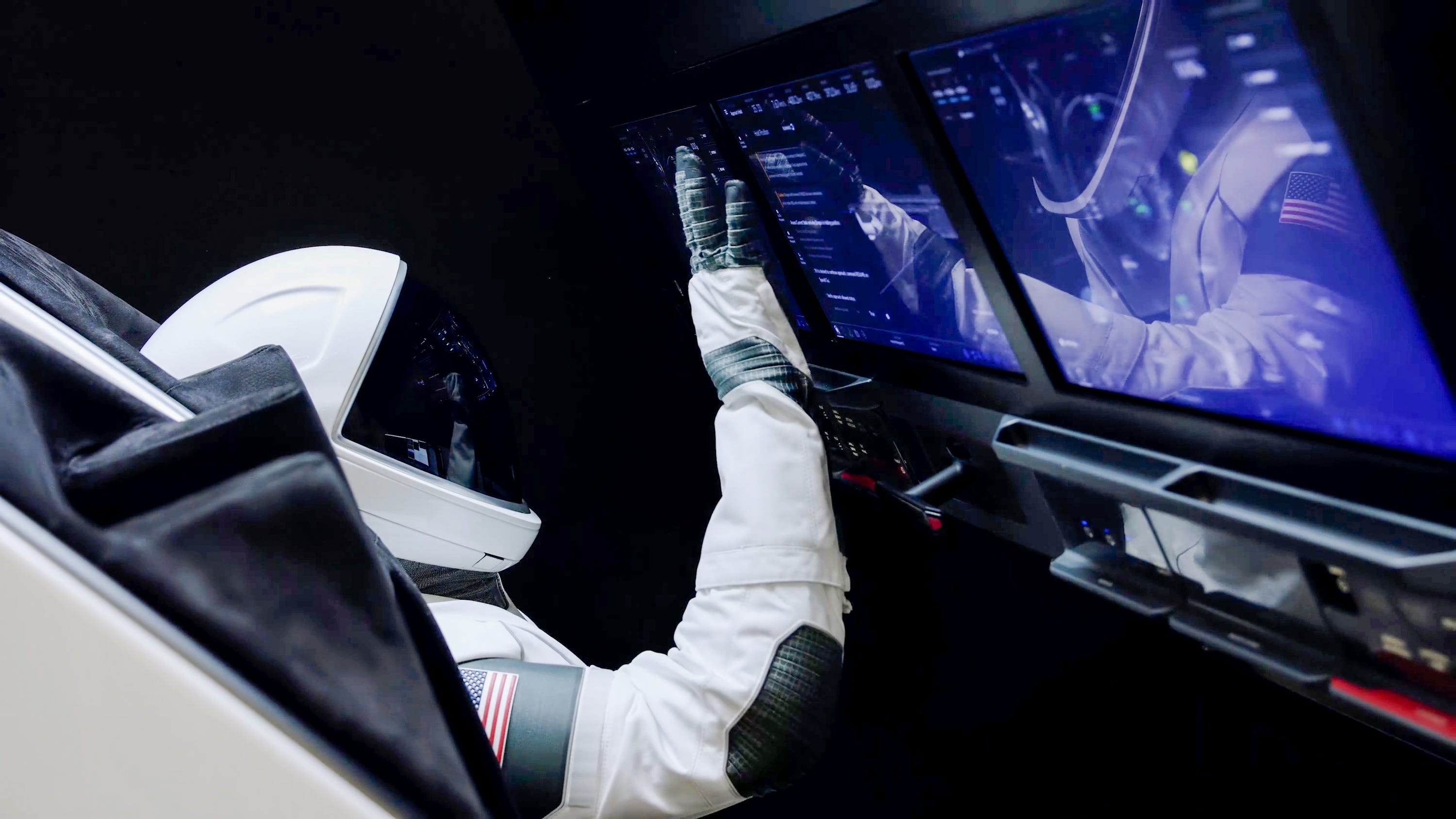 SpaceX - Crew Dragon Displays UI/UX